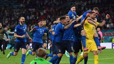 Italia levanta su segunda Eurocopa venciendo a Inglaterra
