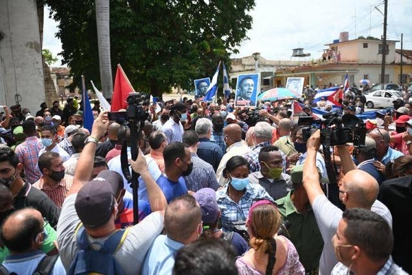 Diario HOY | Cuba: Cientos de manifestantes toman la calle en La Habana al grito de "libertad"