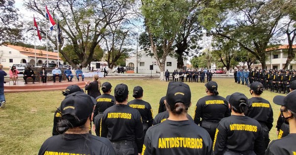 La Nación / Más de 100 agentes penitenciarios fueron capacitados en control de motines