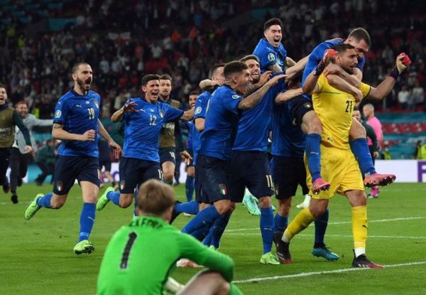 Italia levanta su segunda Eurocopa venciendo a Inglaterra