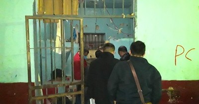 La Nación / Reclusos intentaron matar a un agente