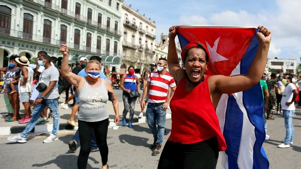 Una inédita ola de protestas recorre Cuba al grito de ¡libertad!
