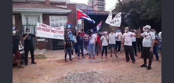 Diario HOY | Cubanos protestan en Paraguay contra régimen comunista: “Ese cáncer no puede llegar aquí”