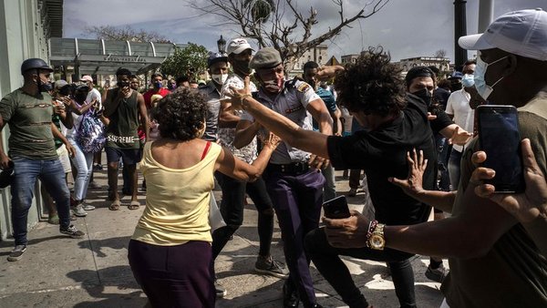 Residentes cubanos en Paraguay se suman a las protestas