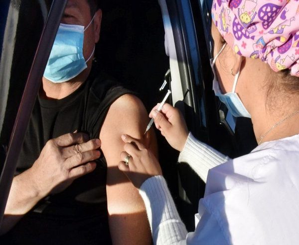 Más de 500 personas ya fueron vacunadas en el megavacunatorio del ex Aratirí