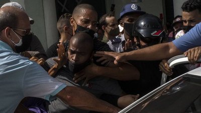 CIDH denuncia las agresiones a manifestantes del régimen cubano