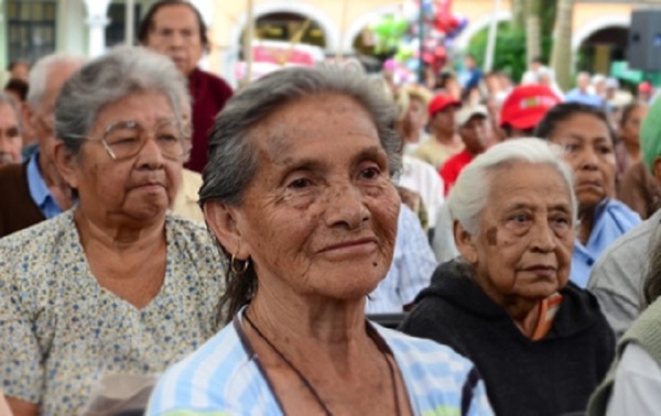 Incorporan a más de 21.000 adultos mayores a la Pensión Alimentaria