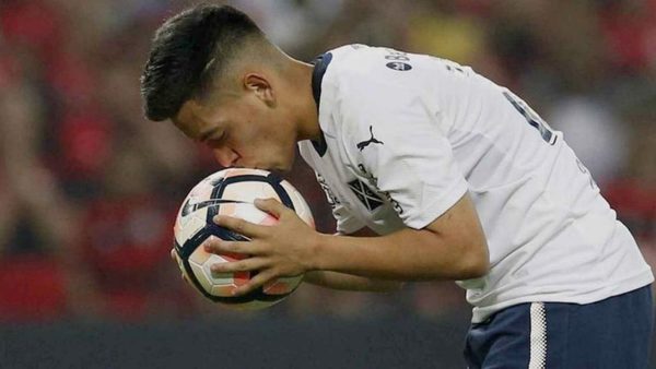 PROTOCOLO DE LA CONMEBOL OBLIGARÁ A JUGADORES A NO “ESCUPIR Y BESAR EL BALÓN”