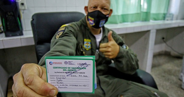 La Nación / Vocero de las Fuerzas Armadas destaca vacunación de 8.000 efectivos militares