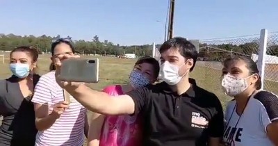 La Nación / Cuándo no, Sequera: viral por fila para fotos