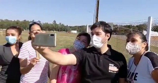 La Nación / Cuándo no, Sequera: viral por fila para fotos