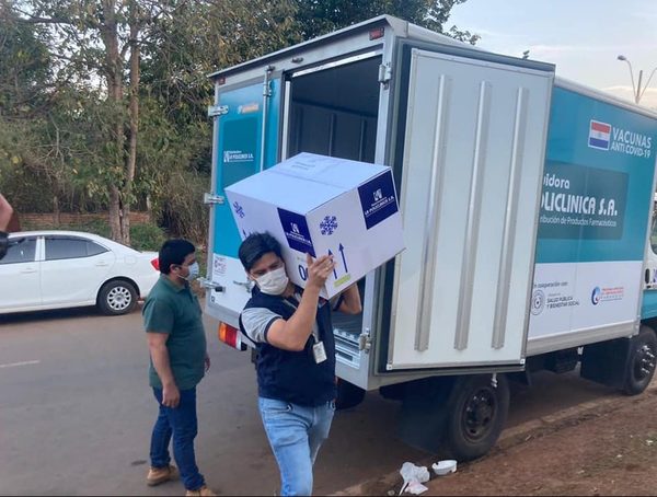 Vacunación contra el Covid-19: masiva concurrencia en el Alto Paraná · Radio Monumental 1080 AM