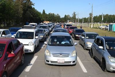 Covid-19: se vacunaron unas 20.000 personas en las primeras 7 horas en Central - Nacionales - ABC Color
