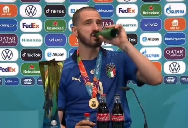 Bonucci consumió Coca y cerveza en conferencia de prensa