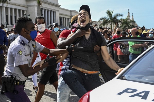 Cuba se levanta y pide libertad en medio de su peor crisis en 30 años | El Independiente