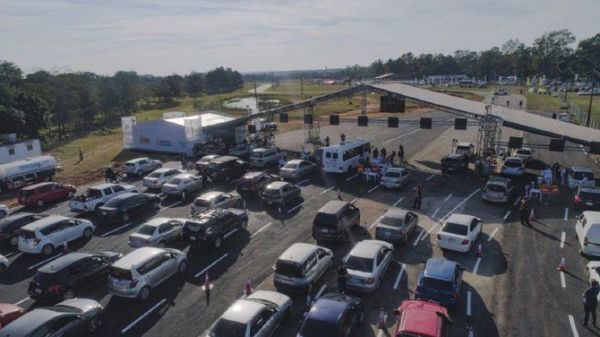 Ejecutivo pide declarar feriado el 19 de julio para jornada de vacunación