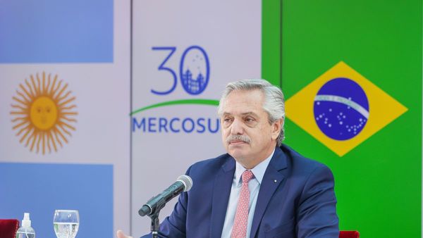 Presidente argentino reclama fin de bloqueo a Cuba y rechaza intervención extranjera