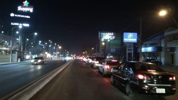 Kilométrica fila sobre ruta PY02 para ingresar al ex Aratirí - Nacionales - ABC Color