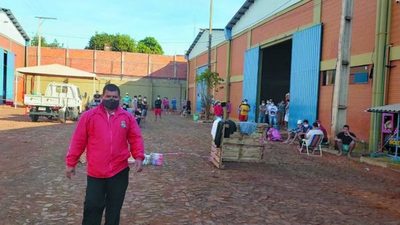 COMPATRIOTAS QUEMAN CAMAS EN ALBERGUE TRAS DAR POSITIVO A COVID-19