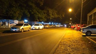 Misioneros madrugaron y  con paciencia esperaron  sus turnos