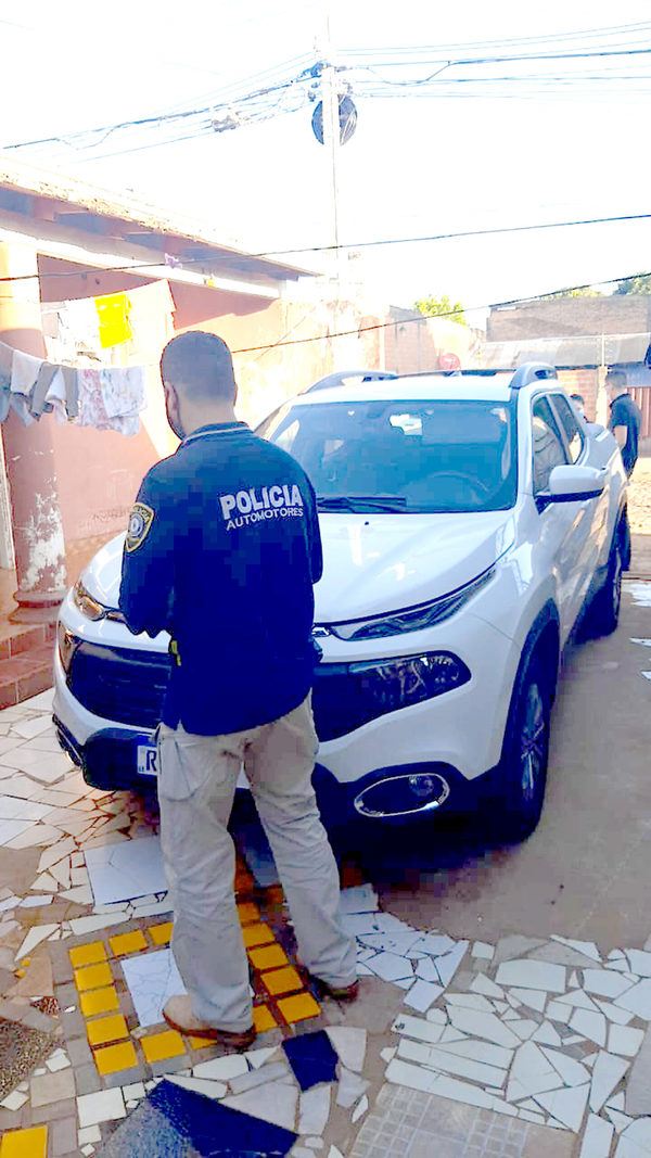 Allanan casa en el barrio Ciudad Nueva y recuperan camioneta robada en el Brasil - La Clave