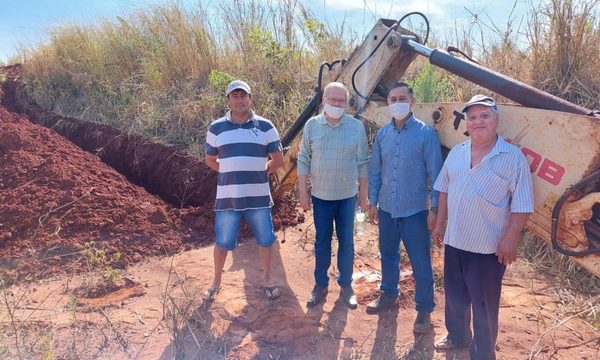 Avanza construcción de distribución de agua potable en Nueva Esperanza