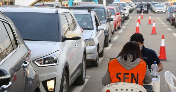 La Nación / Ruegan registrarse y evitar selfies ante demoras excesivas en el megavacunatorio