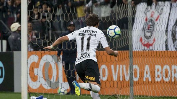 Mala noche de Ángel Romero en el Corinthians