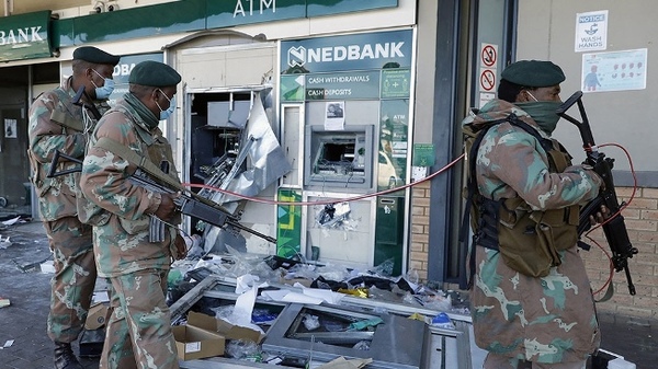 Sudáfrica: siguen las protestas por el encarcelamiento de Zuma y ya son 32 los muertos | .::Agencia IP::.