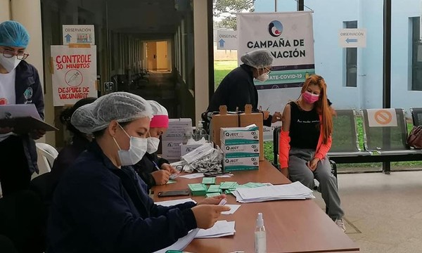 Con unos 60.000 docentes inmunizados, MEC analiza retorno a clases - OviedoPress