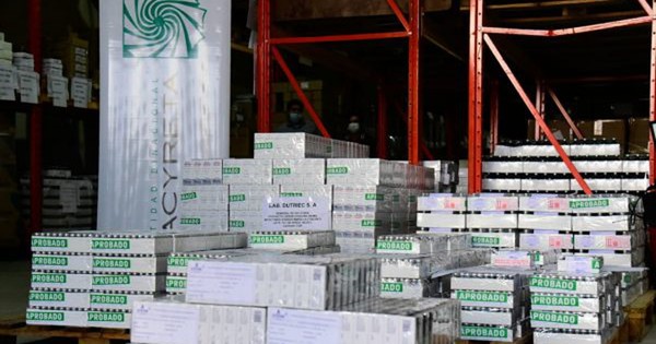 La Nación / EBY entregó a Salud casi 62 mil medicamentos para tratamientos contra el COVID