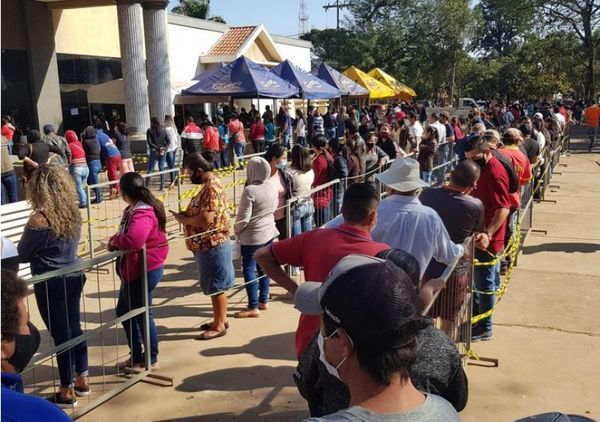 Masiva concurrencia a centros vacunatorios