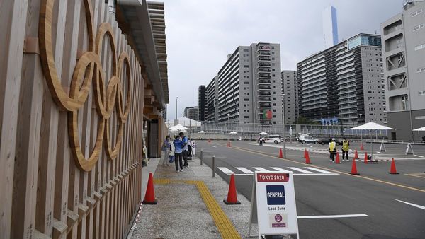 Villa Olímpica de Tokio 2020 abre con discreción