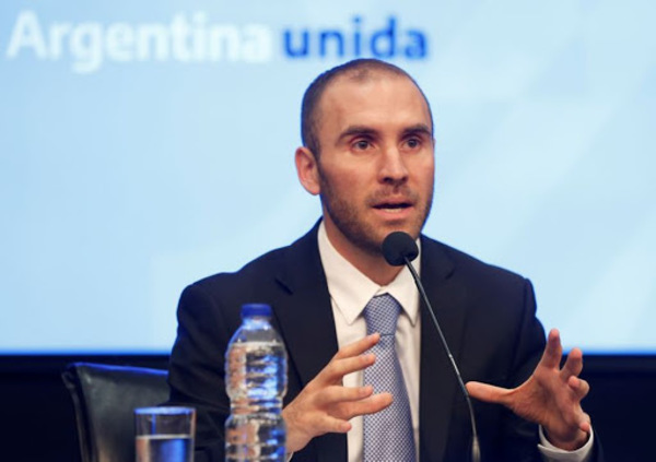 Argentina aplica más restricciones al dólar
