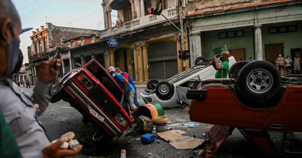 La Nación / El internet móvil, gran aliado de las airadas protestas en Cuba