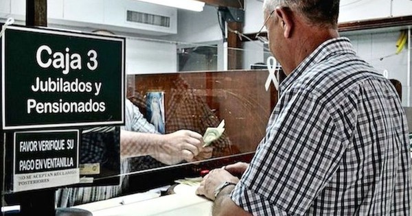 La Nación / Pensiones de jubilados fallecidos serán de 50% si supera dos salarios mínimos