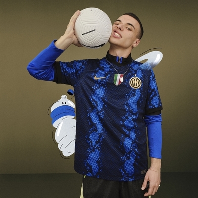La nueva camiseta del Inter, realizada con un 95 % de materiales reciclados | El Independiente