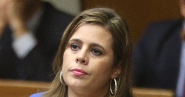 La Nación / Querellan a la diputada Kattya González por difamación, calumnia e injuria