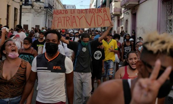 UE pide a Cuba liberar a opositores y periodistas detenidos en protestas