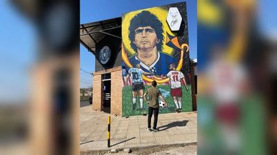 Inauguran un mural en homenaje a Maradona en Mariano Roque Alonso