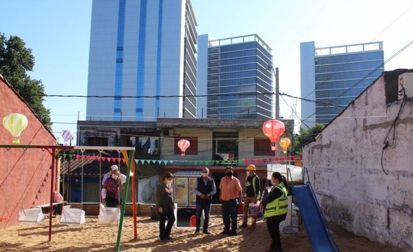 Diario HOY | Donan un parque infantil al barrio San Jerónimo