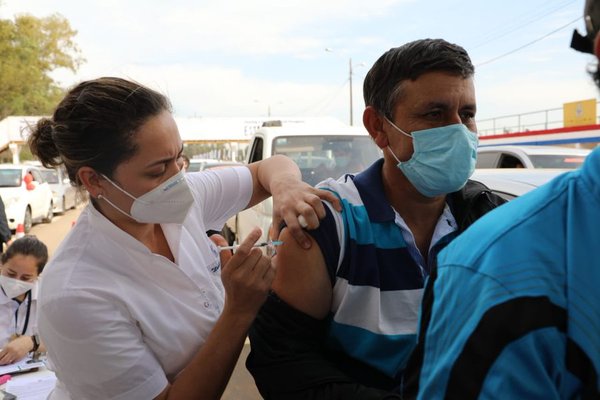 Gobierno paraguayo busca asegurar vacunas contra el coronavirus para el 2022