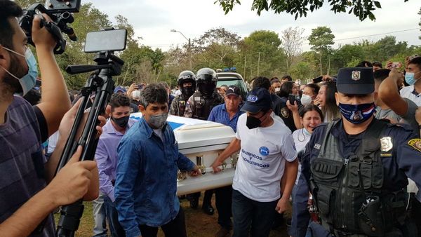 Multitud asiste a dolorosa despedidapara Leidy Luna en su pueblo natal