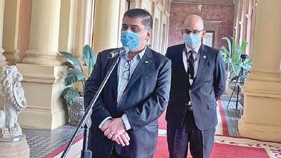 Gobierno confirma que analiza intercambiabilidad de vacunas
