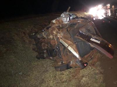 FUERTE COLISIÓN Y VUELCO SOBRE RUTA PY 6 EN NARANJITO