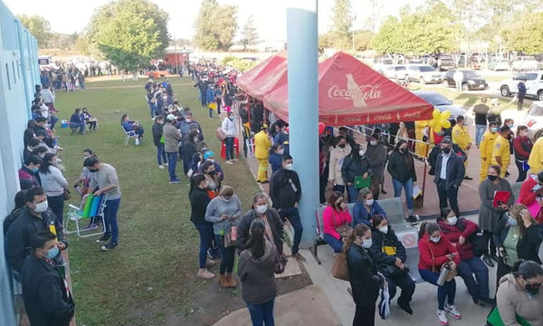 Amplían cantidad de vacunatorios sin terminación de cédula - OviedoPress