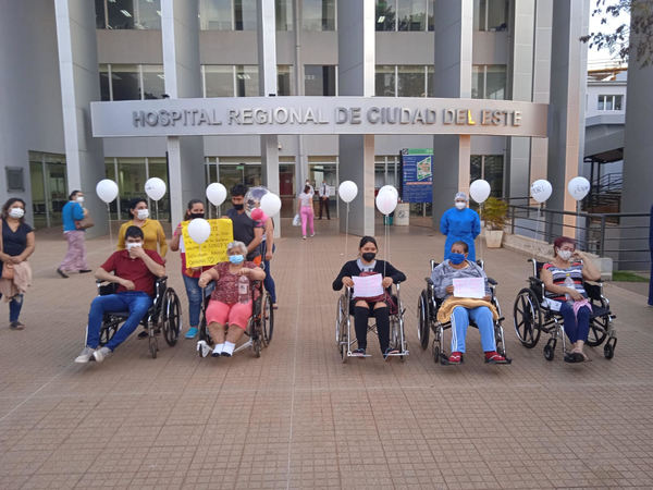 Jornada colmada de alegría por alta de 11 pacientes que vencieron al covid - La Clave