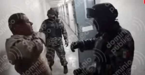 Revelan video de “El Chapo” siendo sometido en prisión: le piden bajarse el pantalón y hacer sentadillas - SNT