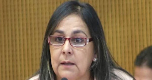 La Nación / “Le están defendiendo a delincuentes”, dice senadora sobre el blanqueo a sus colegas