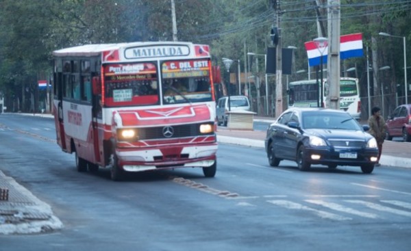 Transportistas paran para exigir suba de pasaje a G. 4.500 en CDE